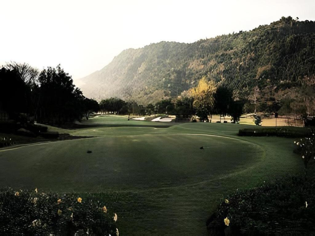Royal Hills Golf Resort & Spa Nakhon Nayok Exterior foto