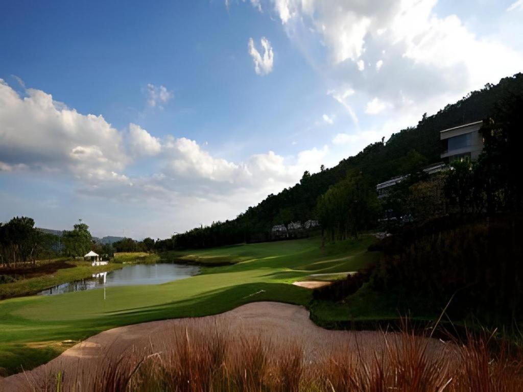 Royal Hills Golf Resort & Spa Nakhon Nayok Exterior foto
